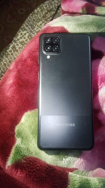 Samsung Phone with orgnl box and charger 7