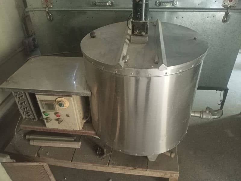 Milk chiller in Fresh condition for sale 0