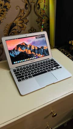 MacBook Air (11.6" inch, Early 2015)