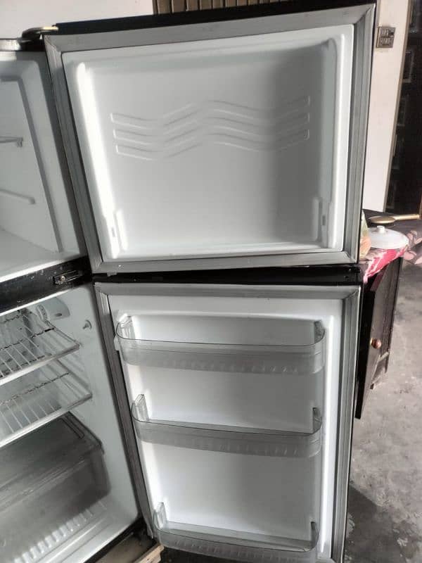 Medium size Fridge For Sale in Cheap Price 4