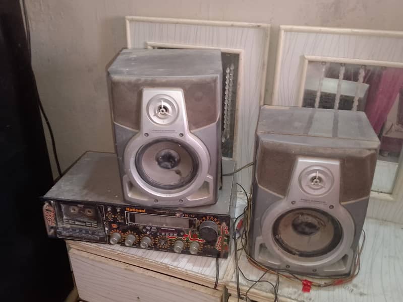 Amplifier and woofer speeker 0