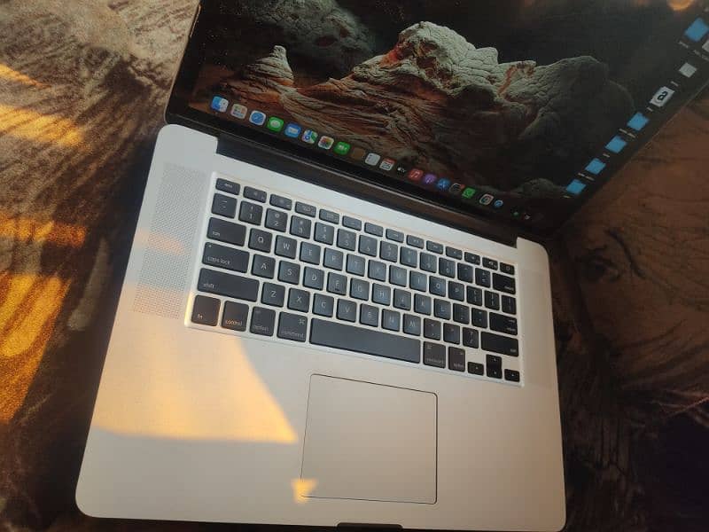 Macbook pro 2015,15 inch 5