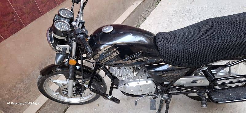 Suzuki Gs150 Se lush black  5500km only 4