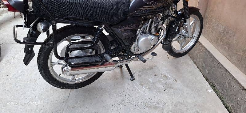 Suzuki Gs150 Se lush black  5500km only 6