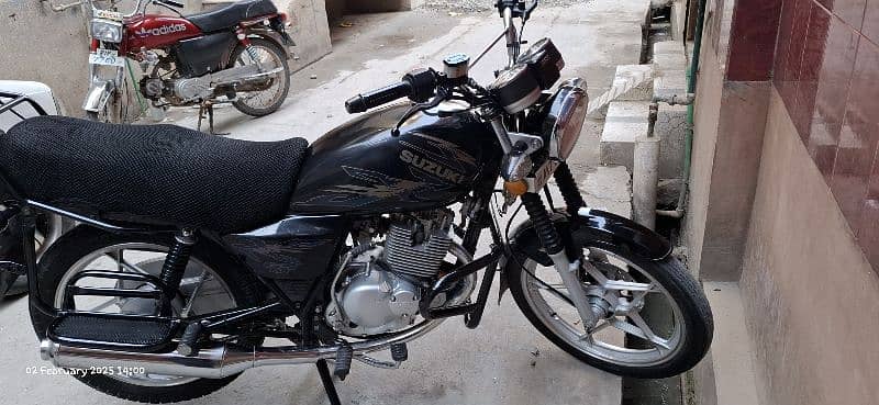 Suzuki Gs150 Se lush black  5500km only 7