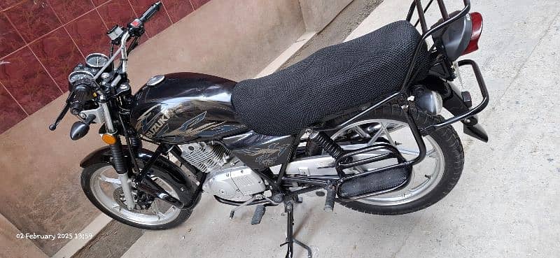 Suzuki Gs150 Se lush black  5500km only 8