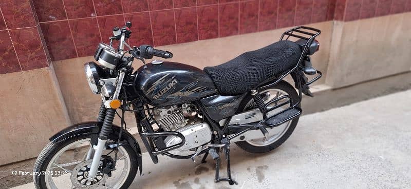 Suzuki Gs150 Se lush black  5500km only 9