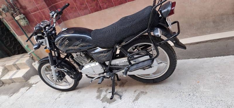 Suzuki Gs150 Se lush black  5500km only 10