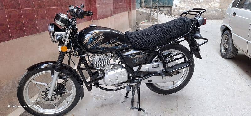 Suzuki Gs150 Se lush black  5500km only 11