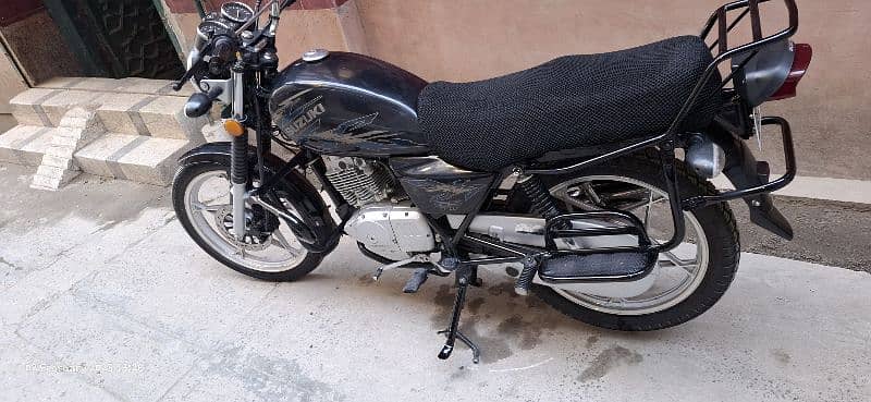 Suzuki Gs150 Se lush black  5500km only 13