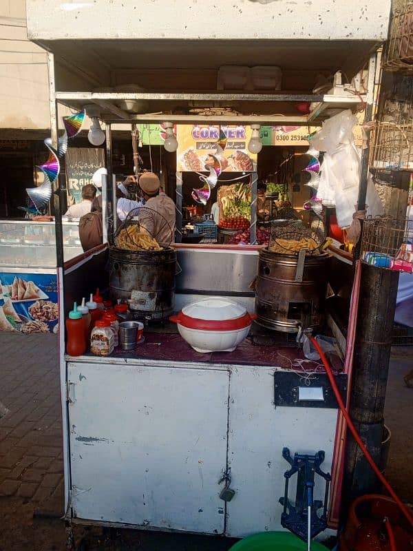 fries stall chalta hoa behtreen location Johar block 20 5