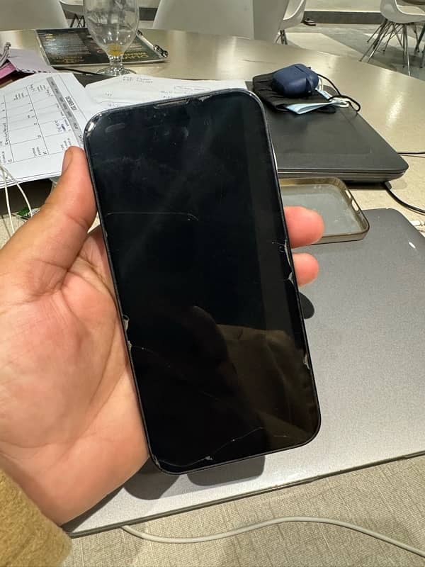 Iphone 13 non pta (4 months sim time) 1