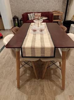 Dining table set for 4 persons