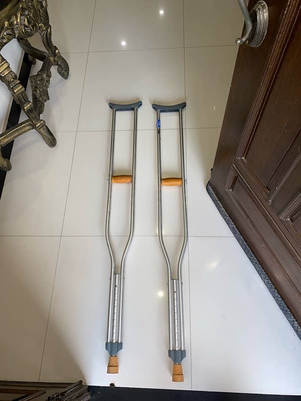 CRUTCHES 1