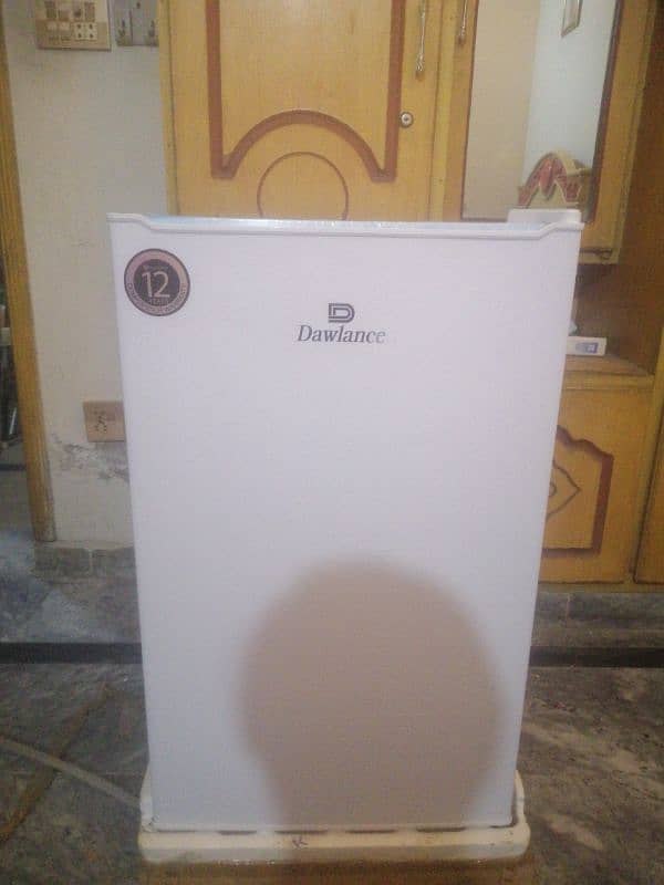 Dawlence refrigerator is for sale 0