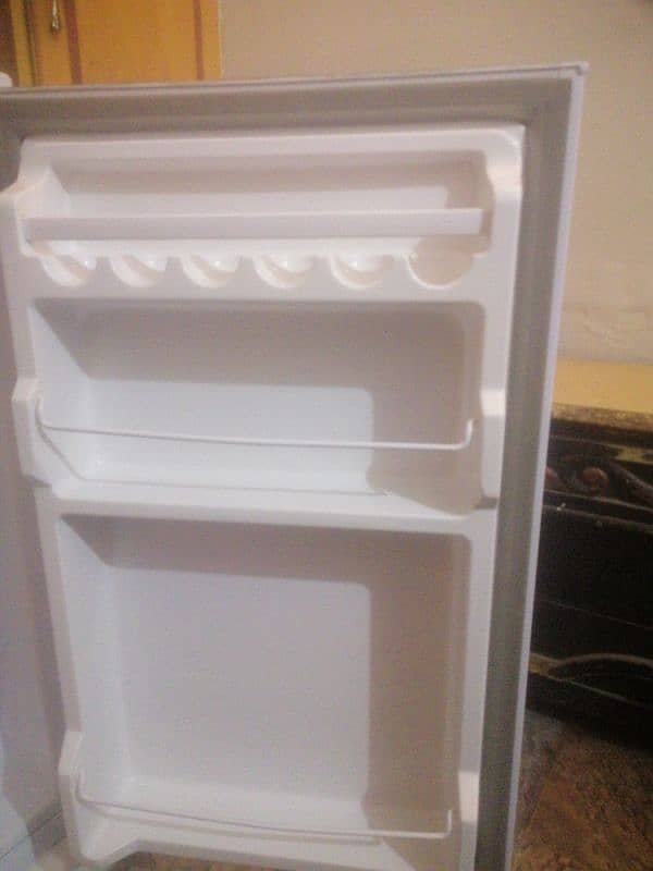 Dawlence refrigerator is for sale 2