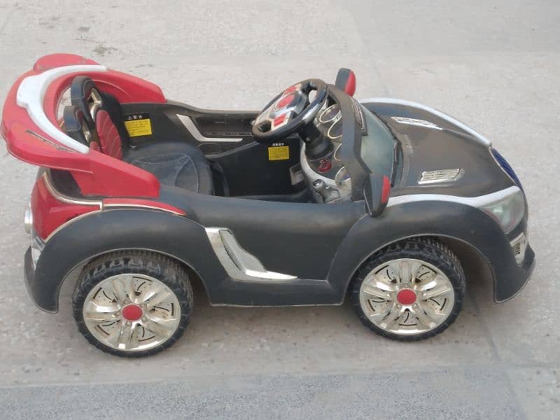 rechargeable  kids car  for  3 years kid. 0