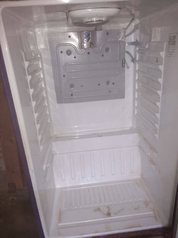 singer refrigerator 1 year used and no indoor equipment (box) 3