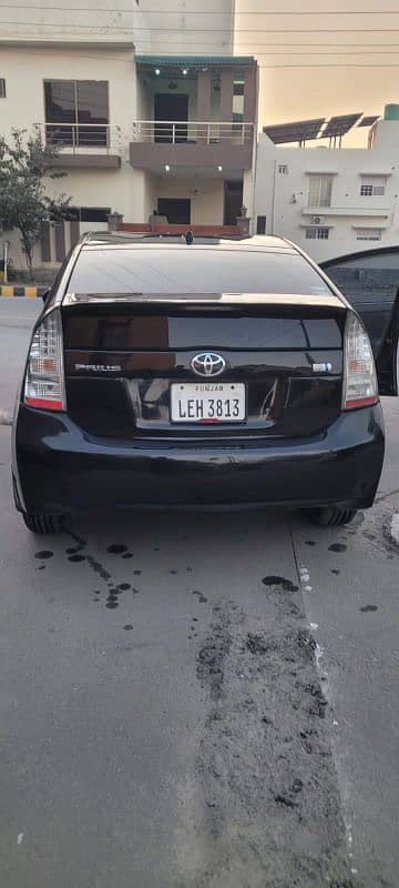 Toyota Prius 2011 3