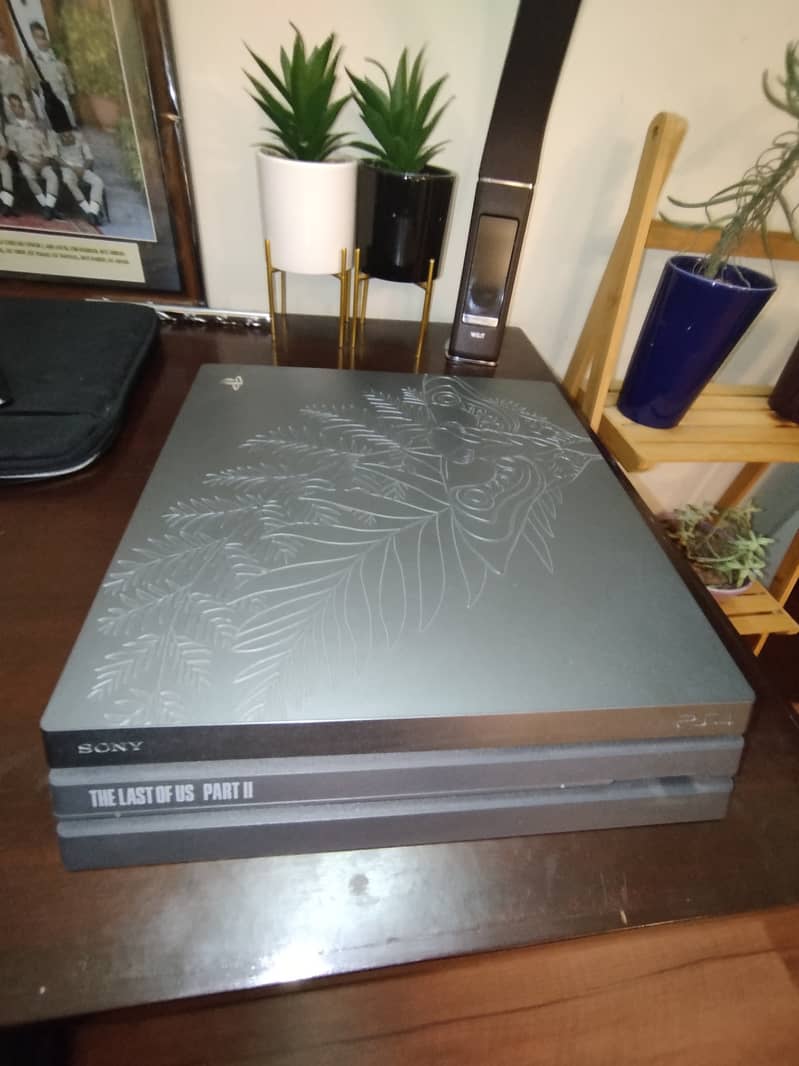 Ps4 pro - imported limited edition last of Us edition 1