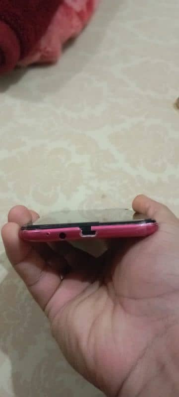 I m selling my phone in v good condition only new bettery installed 3