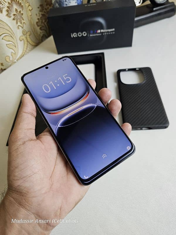 vivo iQoo 13 16 GB 512 GB 5