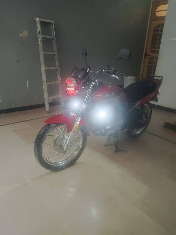 very good condition yahama bike 2