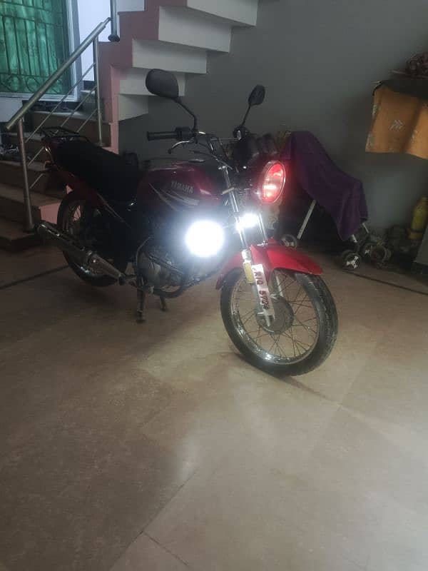 very good condition yahama bike 3