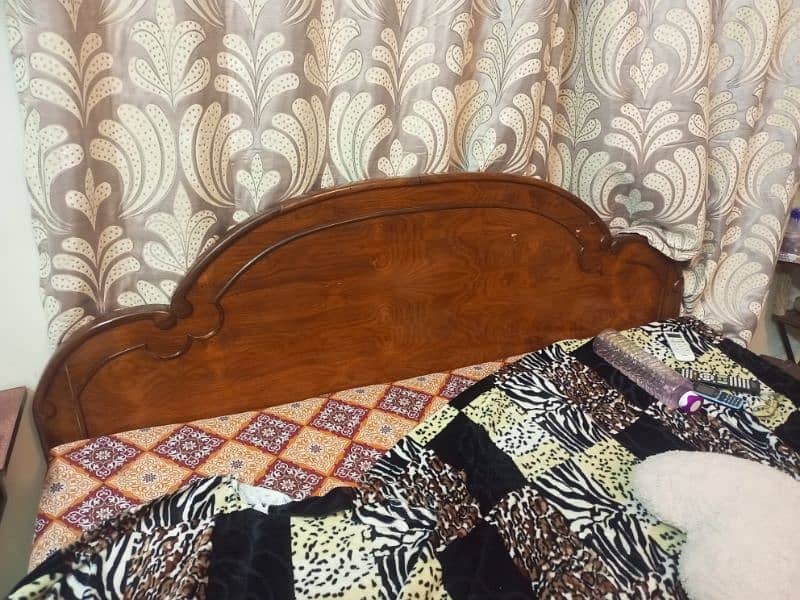 queen size wooden bed 1