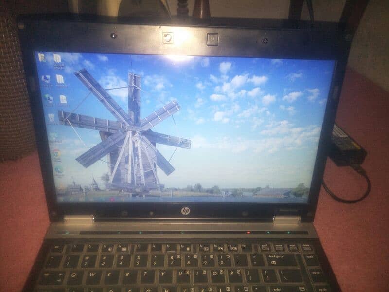 HP laptop Eilit book window 7 he 3