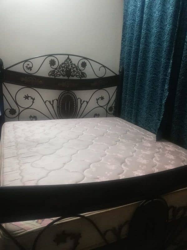 King size metal bed 0