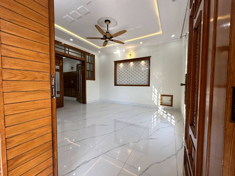 10 Marla (35x70) Well-Designed House For Sale In G-13, Islamabad 2