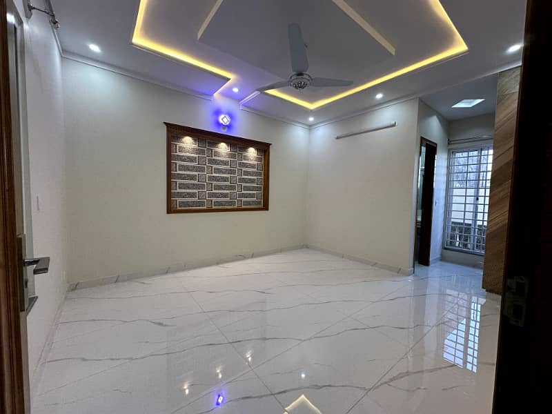 10 Marla (35x70) Well-Designed House For Sale In G-13, Islamabad 10