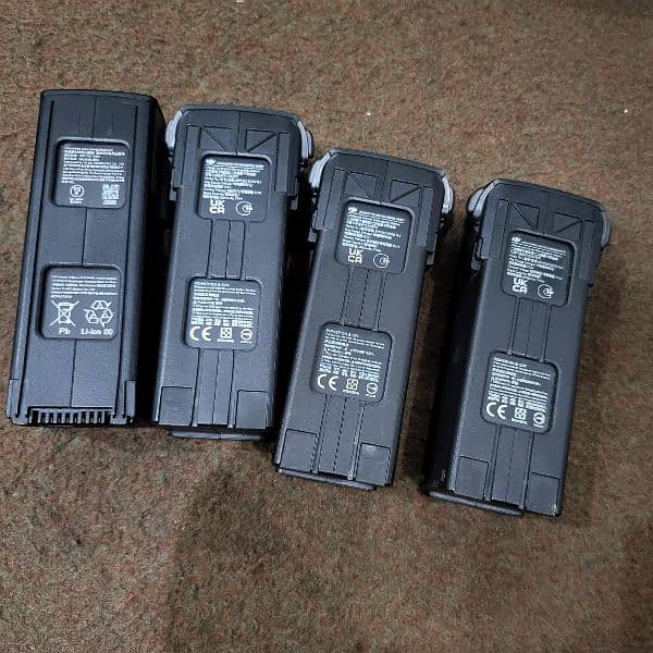 DJI Mavic 3 Intelligent Flight Battery × 3 DJI Mavic 3 2