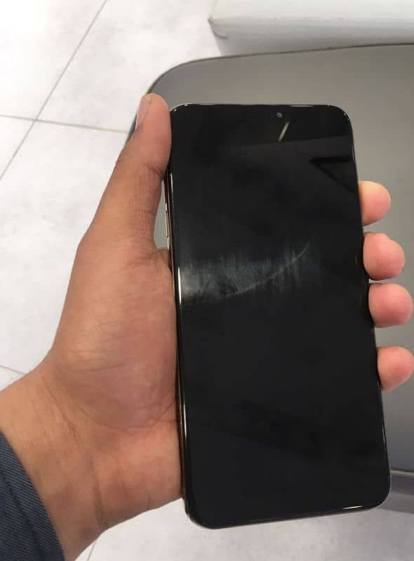 iPhone Xs  max Originl bak camra very osm raslt (GX penl ) miner Crack 1