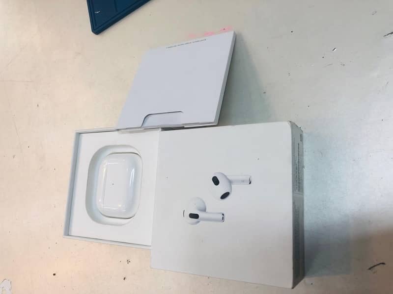 Apple AirPods 3rd generation 2