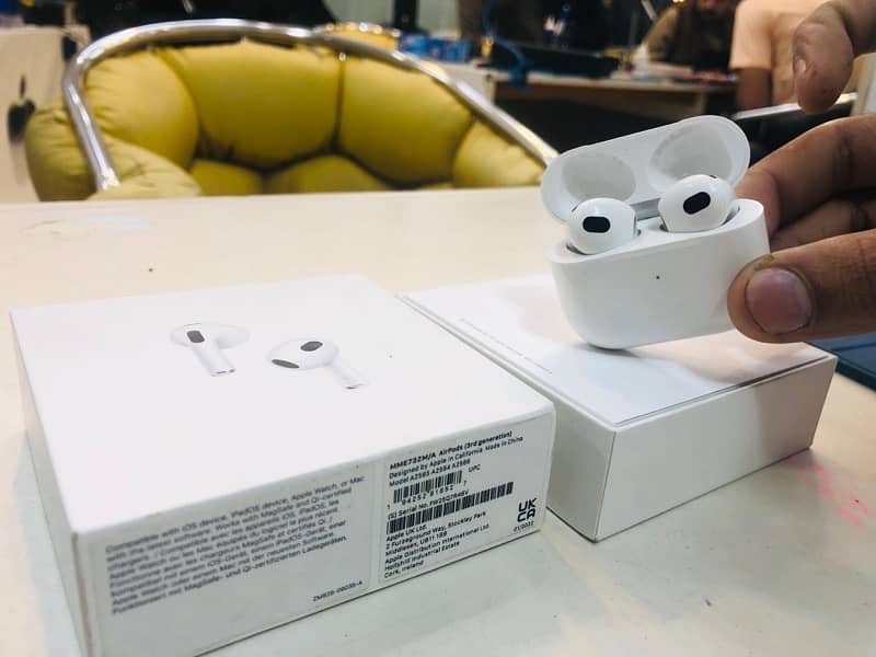 Apple AirPods 3rd generation 4