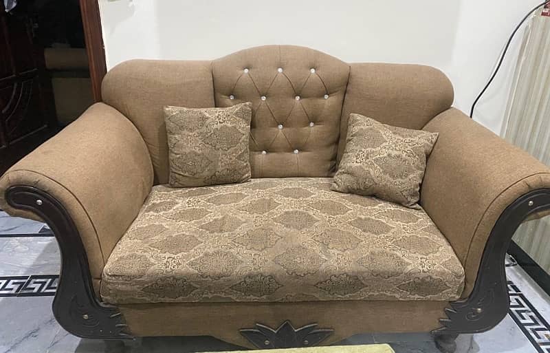 07 seater sofa made of solid wood 3