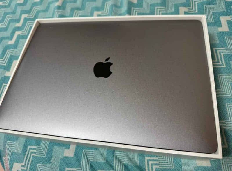 Macbook m1 air 8/256 Gb 10/10 condition 1