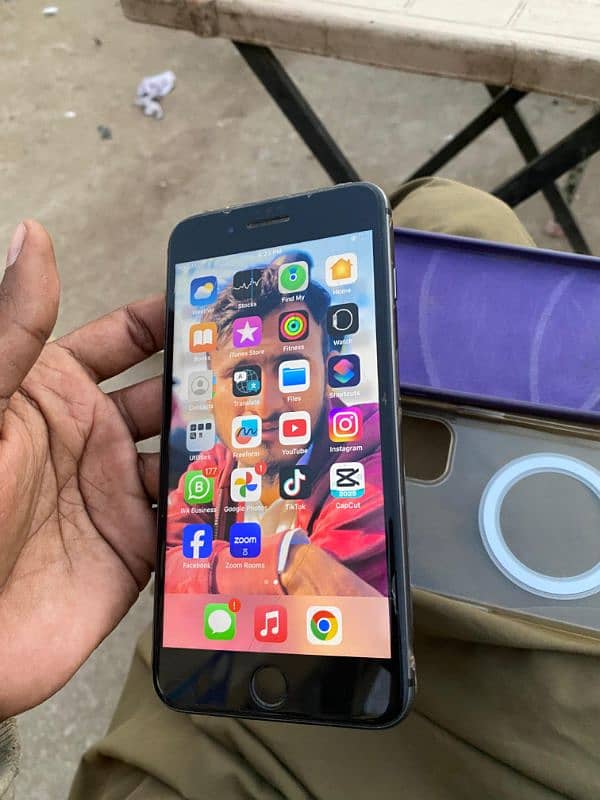 I phone 8 plus 64 gb 5