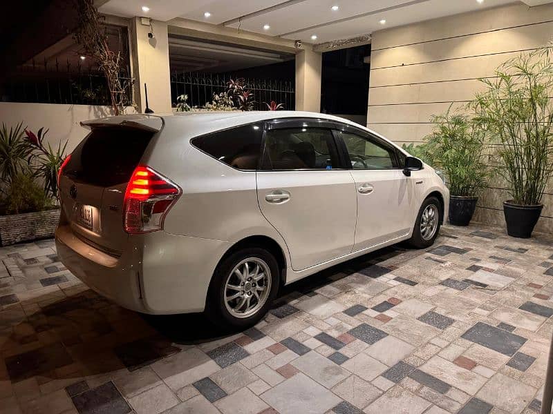 Toyota Prius Alpha 2015 2