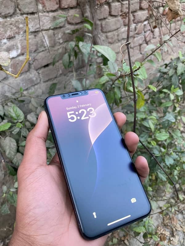 iPhone 11 Pro Max 256gb factory unlock E sim time h 2