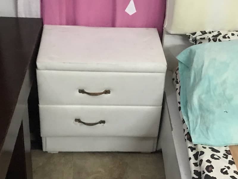 white color double bed with 2side tables and dressing table is forsale 7