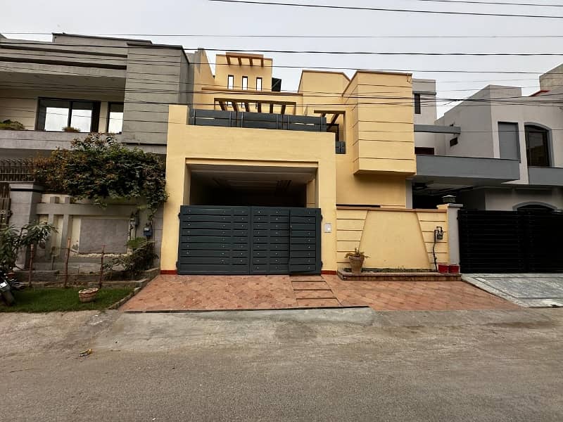 7.5 Marla Owner Build Double Unit House For Sale R Block Johar Town 0