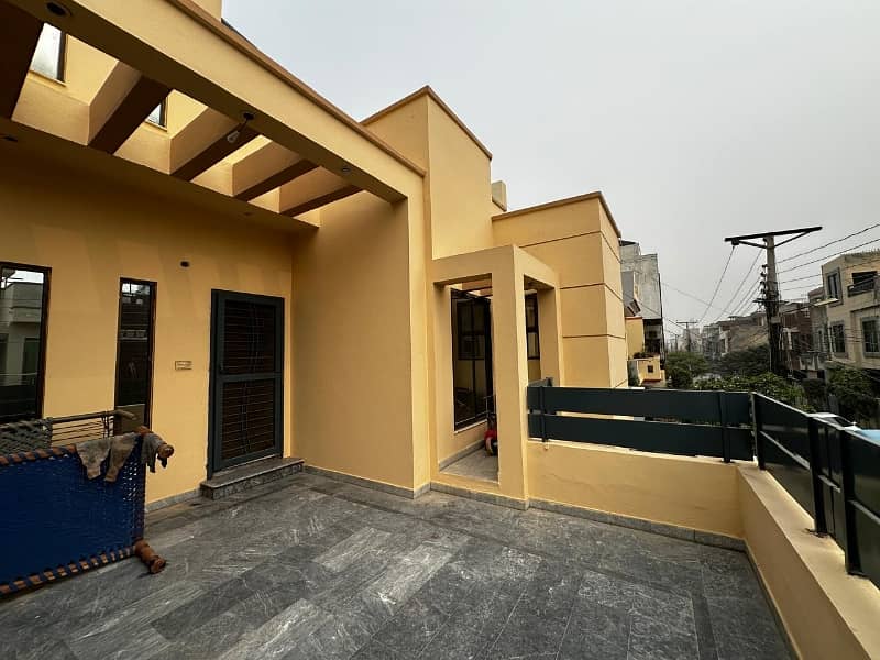 7.5 Marla Owner Build Double Unit House For Sale R Block Johar Town 17