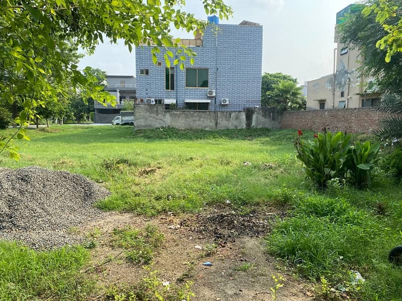 1 Kanal Facing Park Plot For Sale In Pcsir Phase 2 Johar Town 0