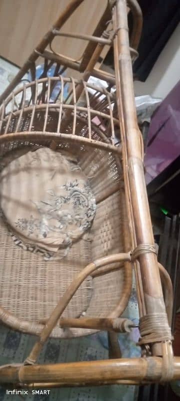 baby swing jhola wood made achi condition 1