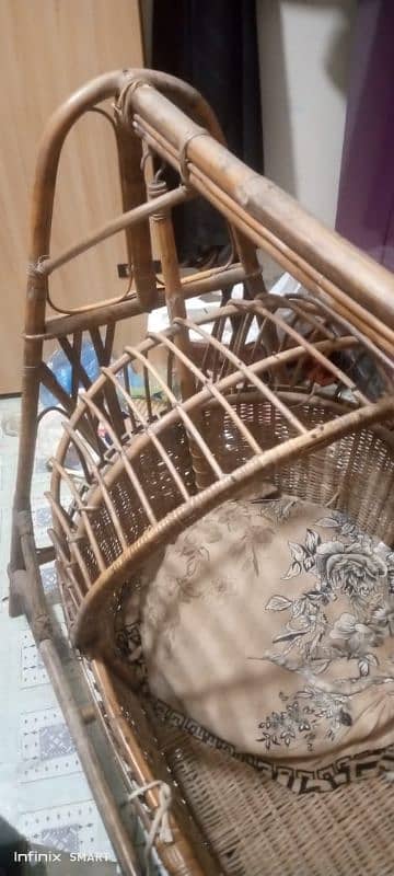 baby swing jhola wood made achi condition 2