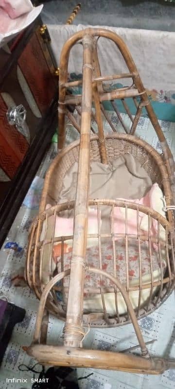 baby swing jhola wood made achi condition 3