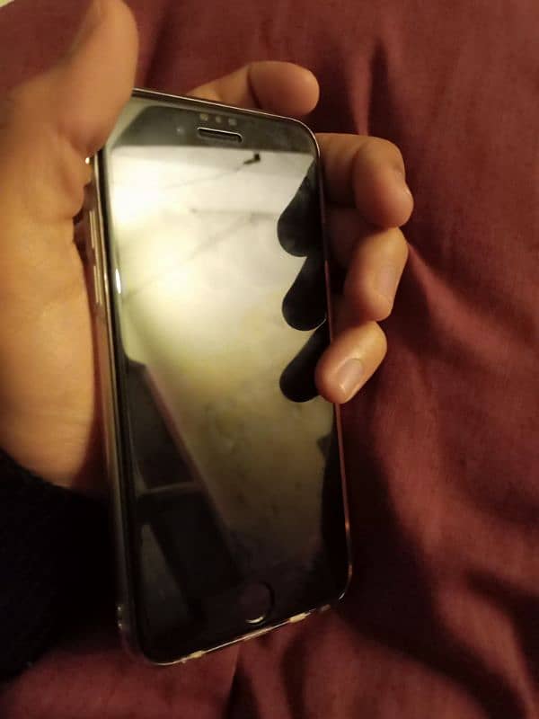 Iphone 6 10/10 condition 3